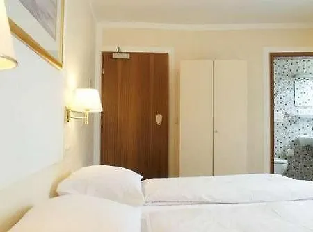 Mack Hotel 2*